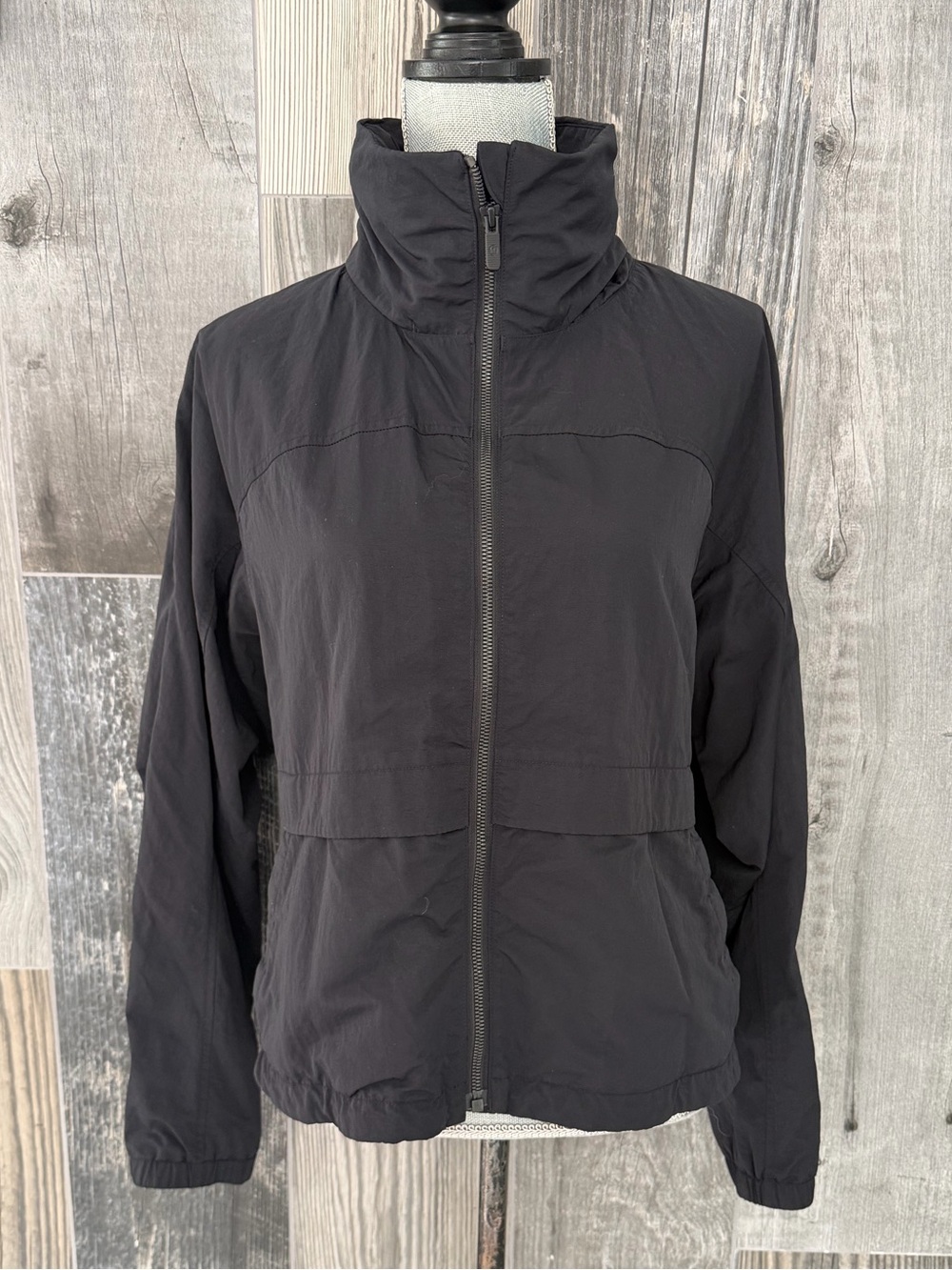 Lululemon Effortless Jacket in Black